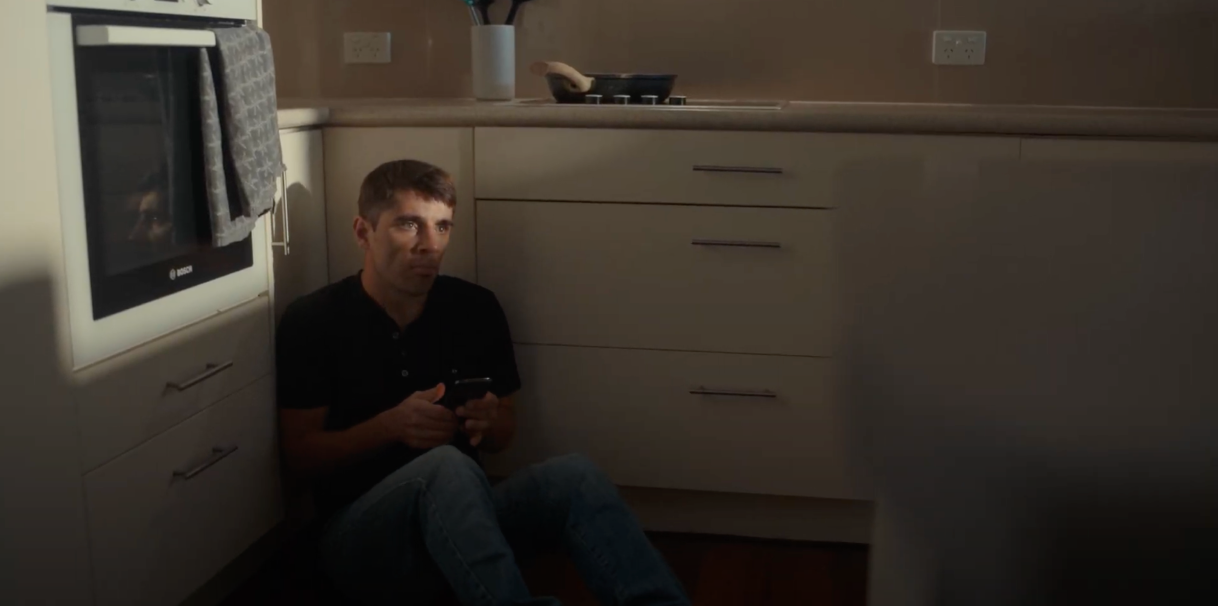 man-sitting-in-kitchen (desktop)